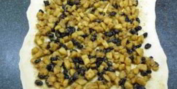 яблочный штрудель из готового слоеного теста