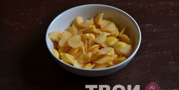 яблочный штрудель из слоеного теста