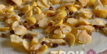 яблочный штрудель из слоеного теста