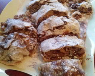 Яблочный штрудель с грецкими орехами