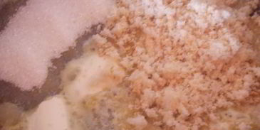 яблочный штрудель с изюмом и карамельной крошкой