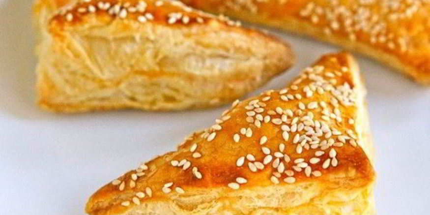 Рецепт слоек из бездрожжевого теста с сыром