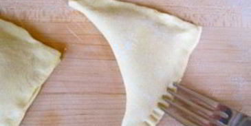 слойки из бездрожжевого теста с сыром