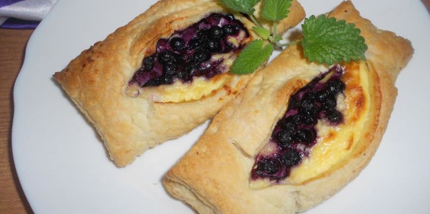 Рецепт слоек с черникой и творогом