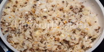 слойки с квашеной капустой и грибами