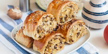 слойки с квашеной капустой и грибами