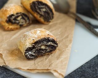 Слойки с маком