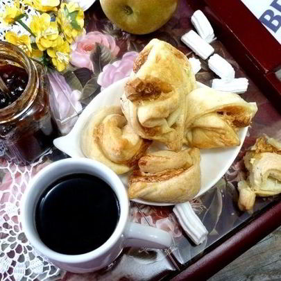 Слойки с маршмеллоу и орехами