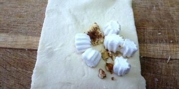 слойки с маршмеллоу и орехами