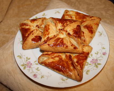 Слойки с творогом и бананом