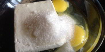 слойки с творогом и клубникой