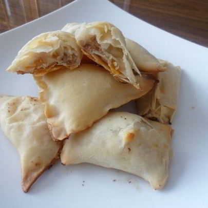 Слойки с творогом, курагой и орехами