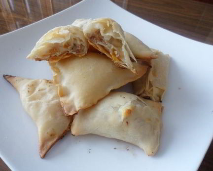 Слойки с творогом, курагой и орехами