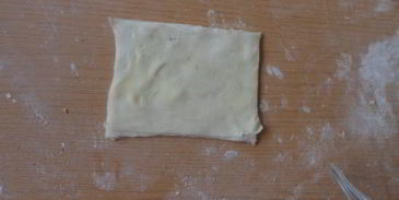 слойки с творогом, курагой и орехами