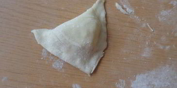 слойки с творогом, курагой и орехами