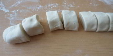 слойки с творогом, курагой и орехами