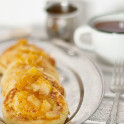 Сырники с апельсиново-яблочным соусом