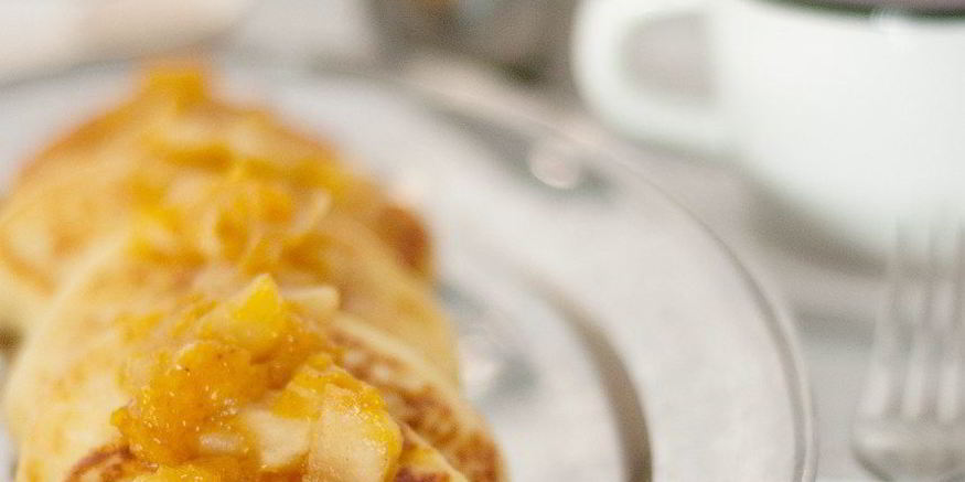 Рецепт сырников с апельсиново-яблочным соусом