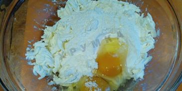 сырники с клубникой и клубничным сиропом