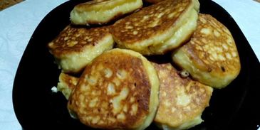 сырники с клубникой и клубничным сиропом