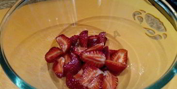 сырники с клубникой и клубничным сиропом