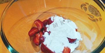 сырники с клубникой и клубничным сиропом