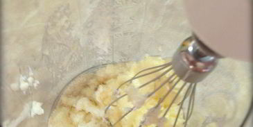 сырники с начинкой из карамелизированой груши со сливочно-ореховым соусом