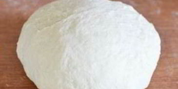 дрожжевое тесто на сковороде