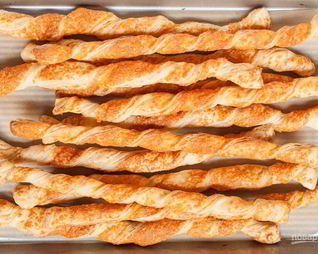 Слоеное тесто с сыром