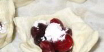 слоеное тесто с вишней