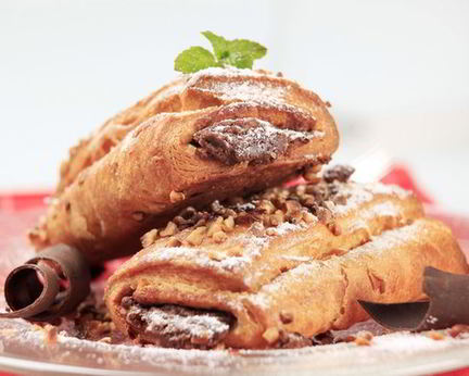 Слоеное тесто с яблоками и шоколадом