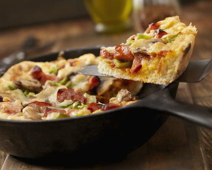 Тесто и начинка для пиццы на кефире на сковороде