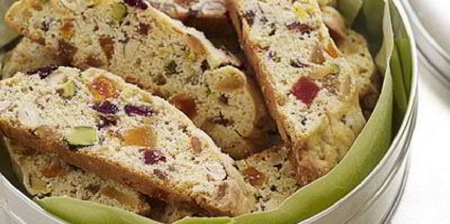 Рецепт бисквита с орехами и фруктами