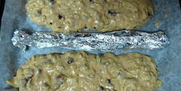 бисквит с орехами и фруктами