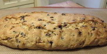 бисквит с орехами и фруктами