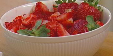 бисквит с ягодами