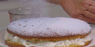 бисквит с ягодами