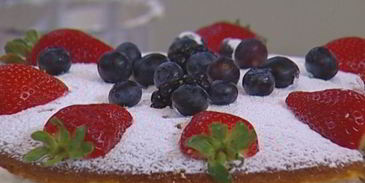 бисквит с ягодами