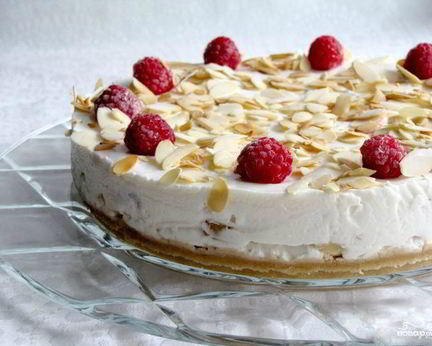 Йогуртовый торт с малиной