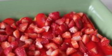 клубничный торт без выпечки