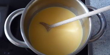 пасхальный кремообразный шоколадный торт с яичным ликером