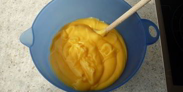 пасхальный кремообразный шоколадный торт с яичным ликером