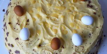 пасхальный кремообразный шоколадный торт с яичным ликером