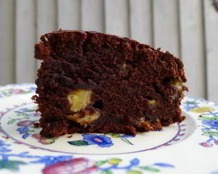 Шоколадный торт с бананами