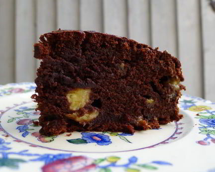 Шоколадный торт с бананами