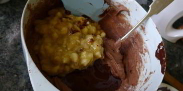 шоколадный торт с бананами