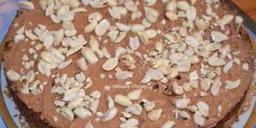 шоколадный торт с орехами