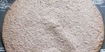 шоколадный торт со смородиной