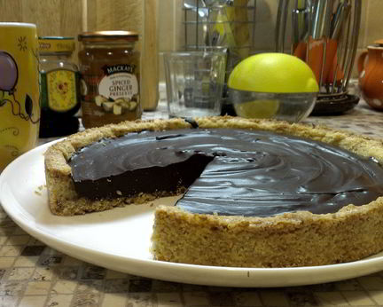 Торт из миндального теста с шоколадным ганашем
