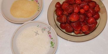 торт клубничный поцелуй